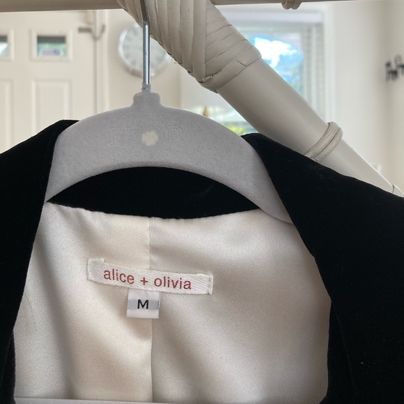 Alice and Olivia Black Velvet Blazer New w/o tags - Picture 4 of 8